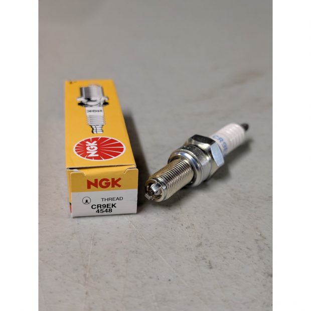Bougie NGK Standard SUZUKI TL1000 R 98-03 (CR9EK) (NGK 4548)