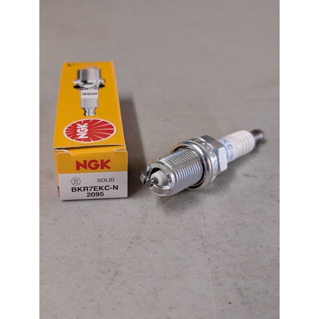 Bougie NGK Standard BMW R850 R 96-05 (BKR7EKC-N) (NGK 2095)