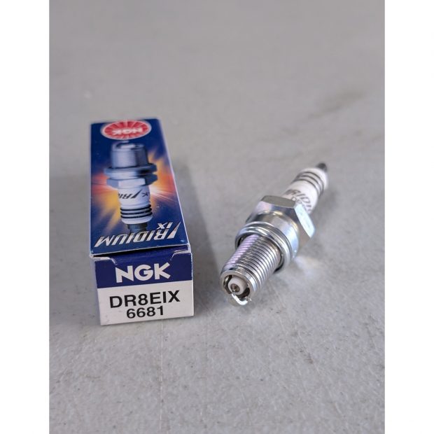 Bougie NGK Iridium KAWASAKI GPZ 600 R 86-87 (DR8EIX) (NGK 6681)