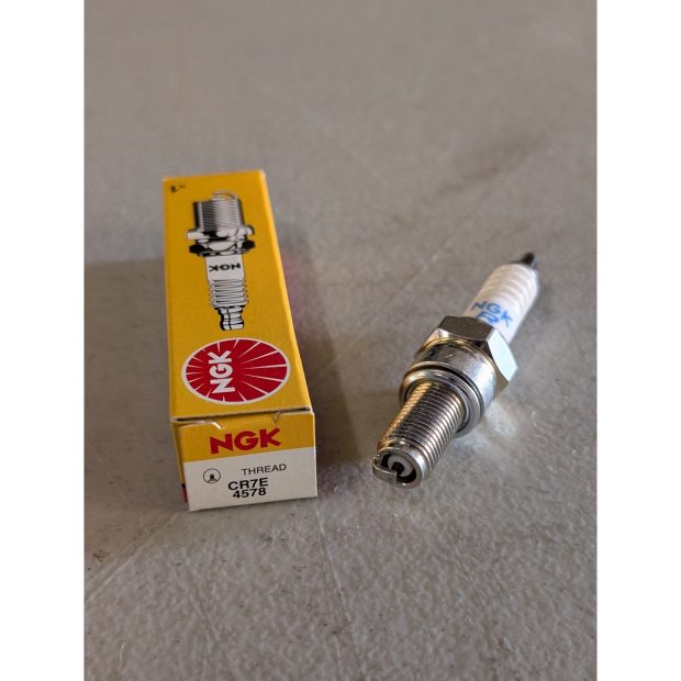 Bougie NGK Standard APRILIA PAGASO 650 STRADA 05-08 (CR7E) (NGK 4578)